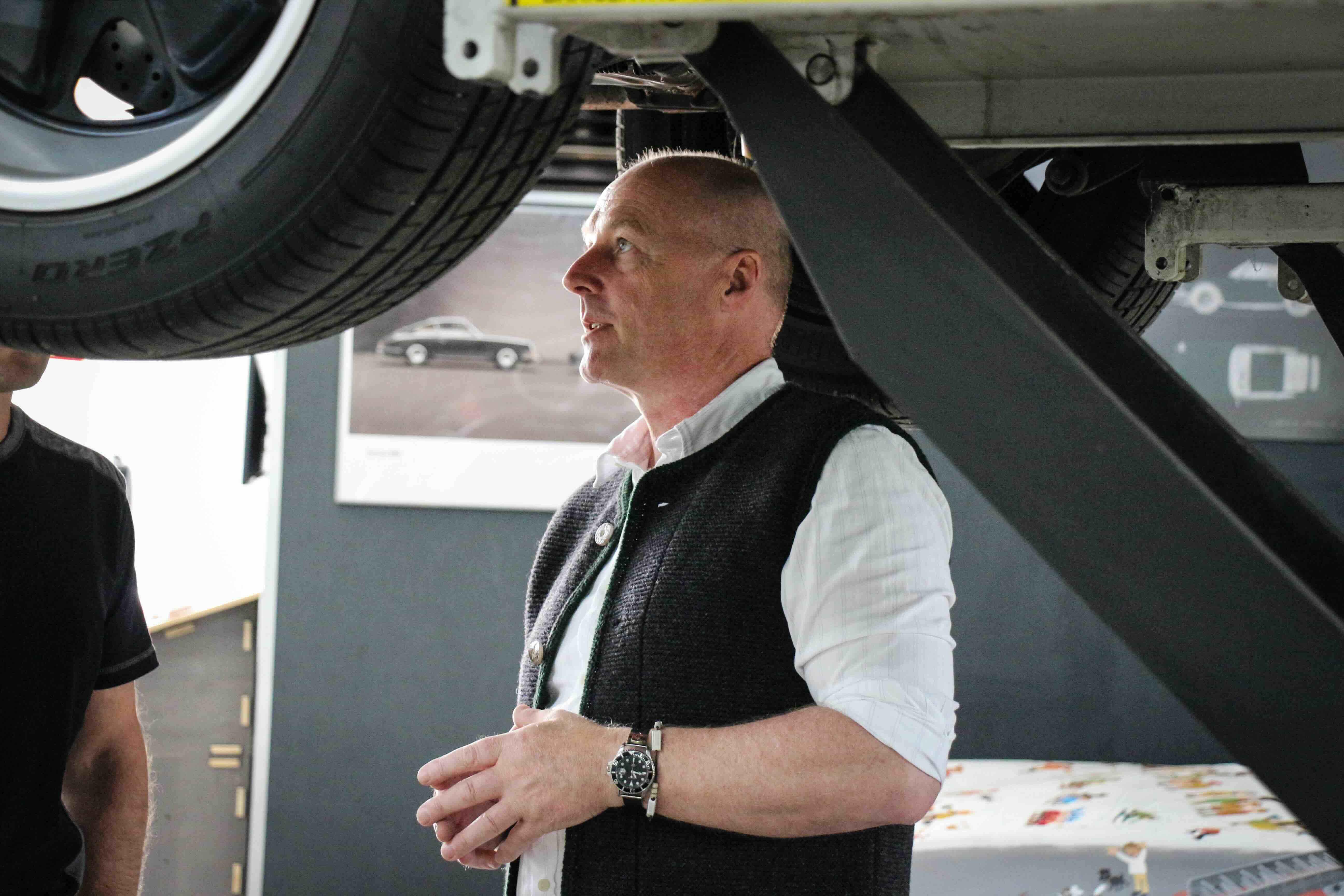 Helmut Freinecker in der Werkstatt von MasterTec